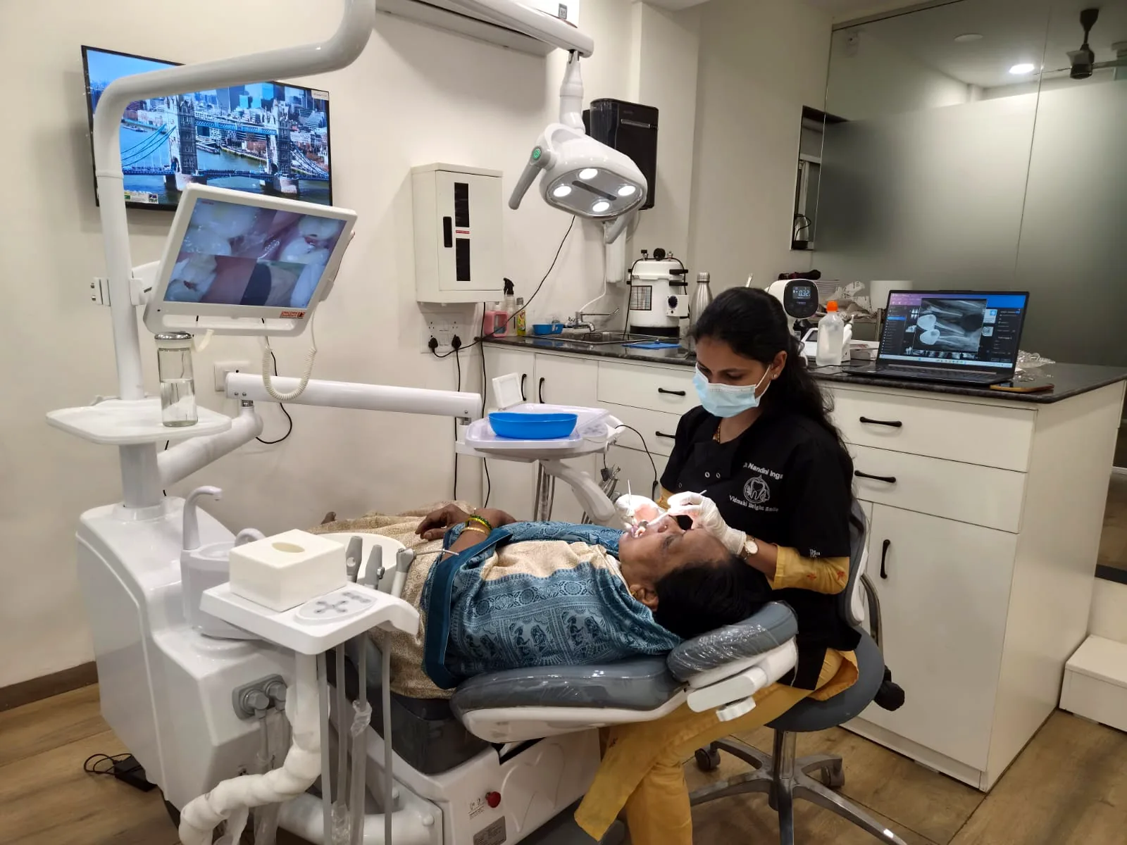 Dr. Nandini Pratik Ingale treating a patient at Vidmahi Bright Smile